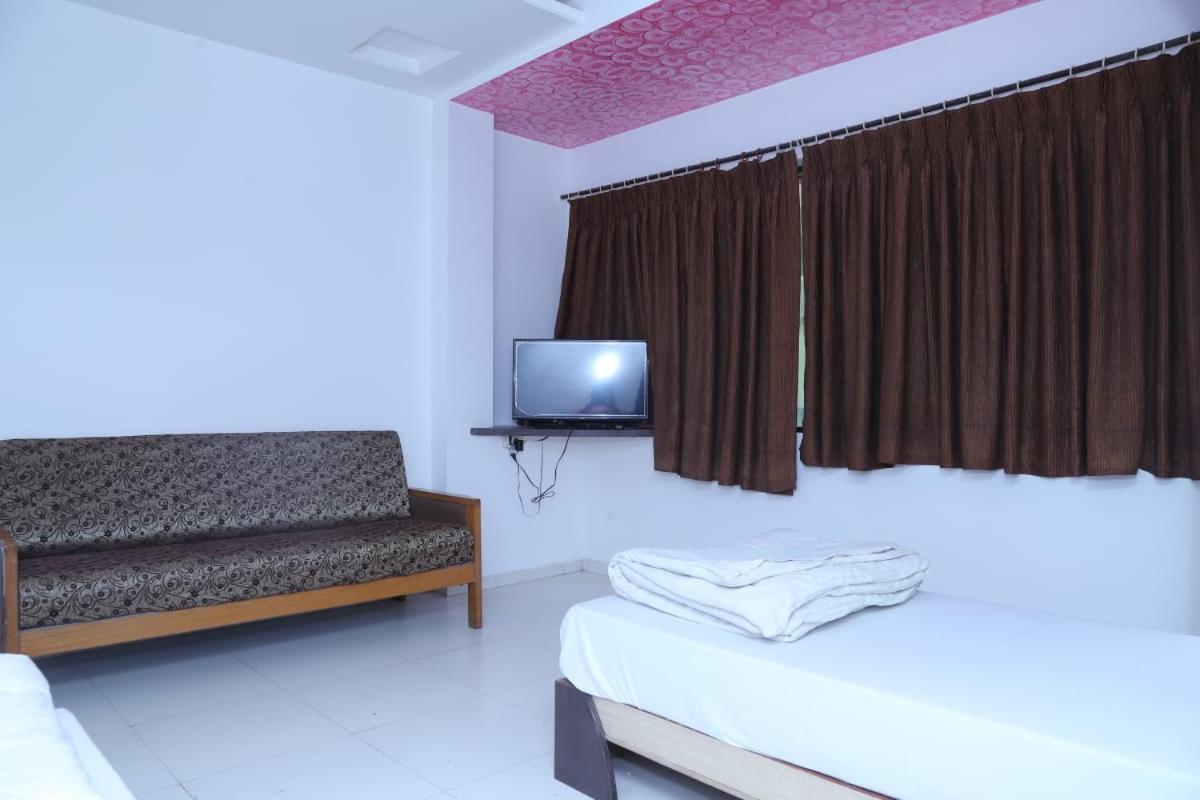 Hotel Kewal Inn Jālgaon Exteriér fotografie
