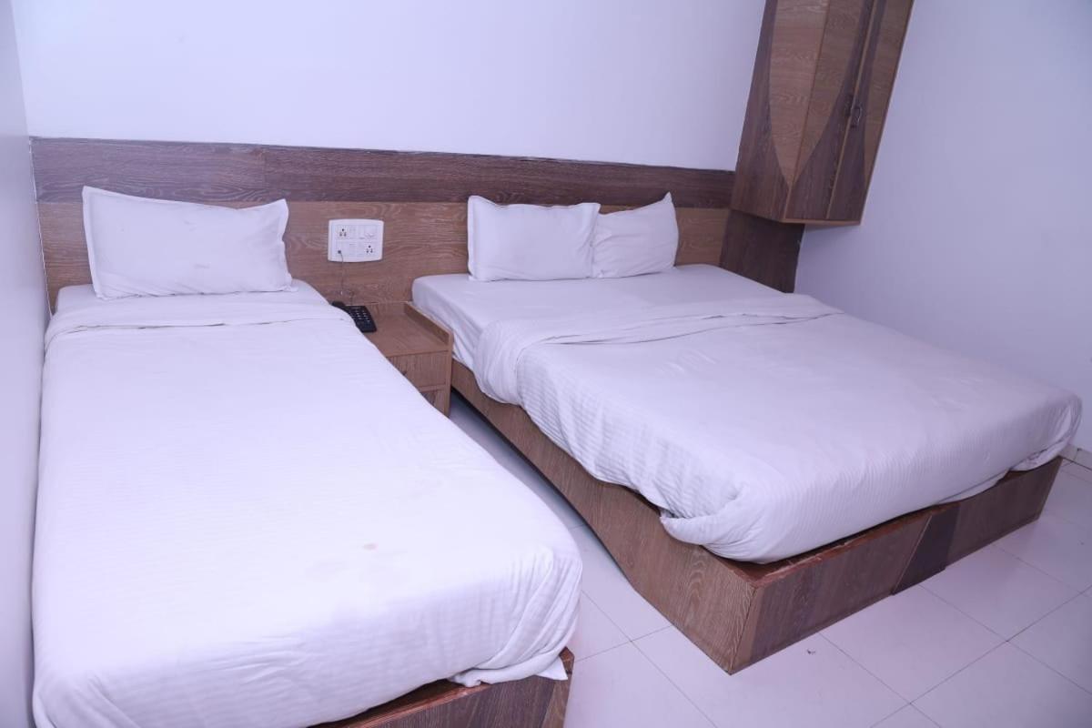Hotel Kewal Inn Jālgaon Exteriér fotografie