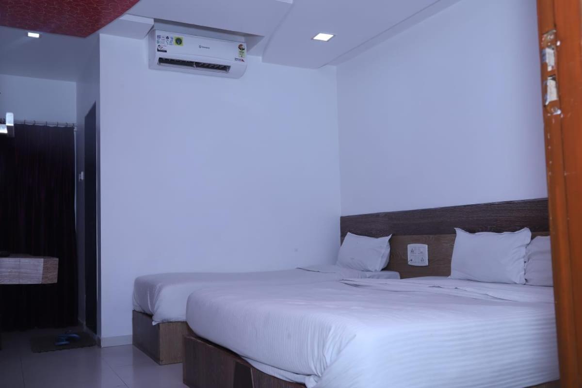 Hotel Kewal Inn Jālgaon Exteriér fotografie